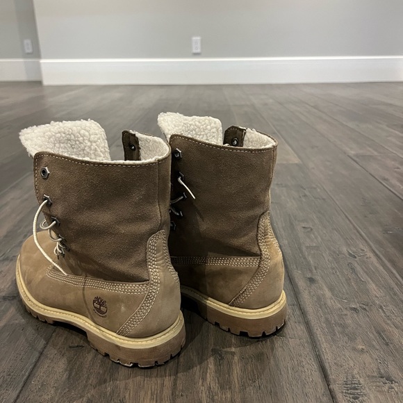 Womens Timberlands - Picture 2 of 5